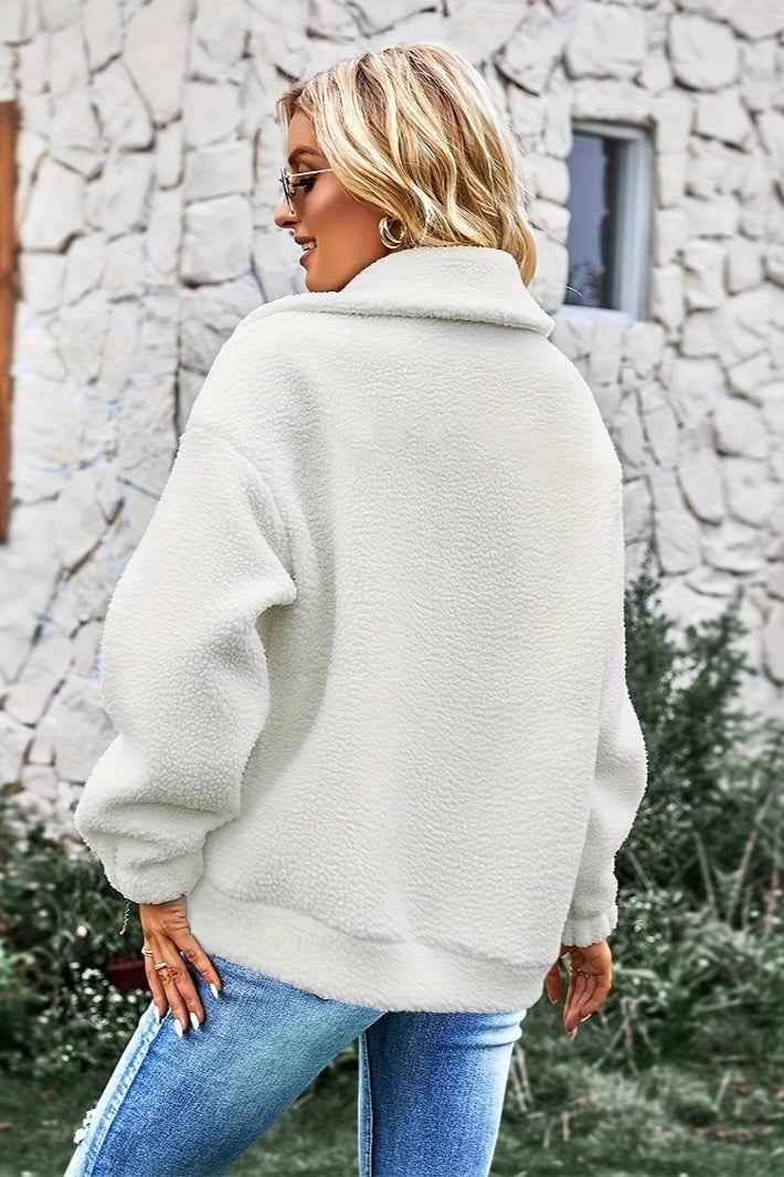 Weißer Wollmantel im Colorblock- und Karo-Design