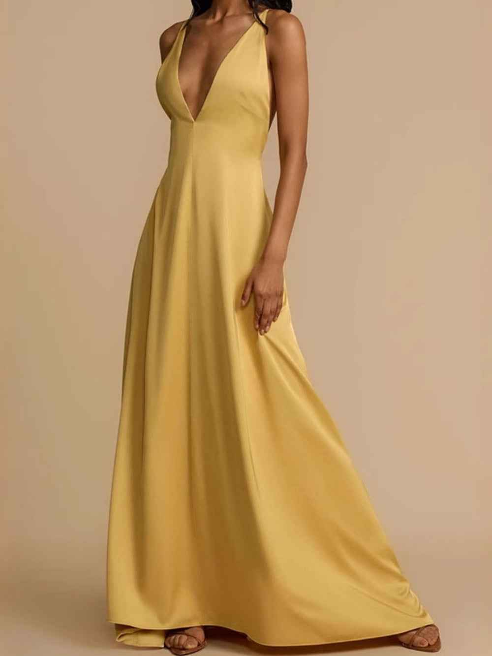 Elegantes langes Satin-Kleid mit großem Rücken und V-Ausschnitt