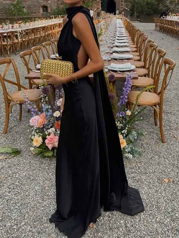 Elegantes langes ärmelloses Damenkleid mit Halskrause und edlen Bändern