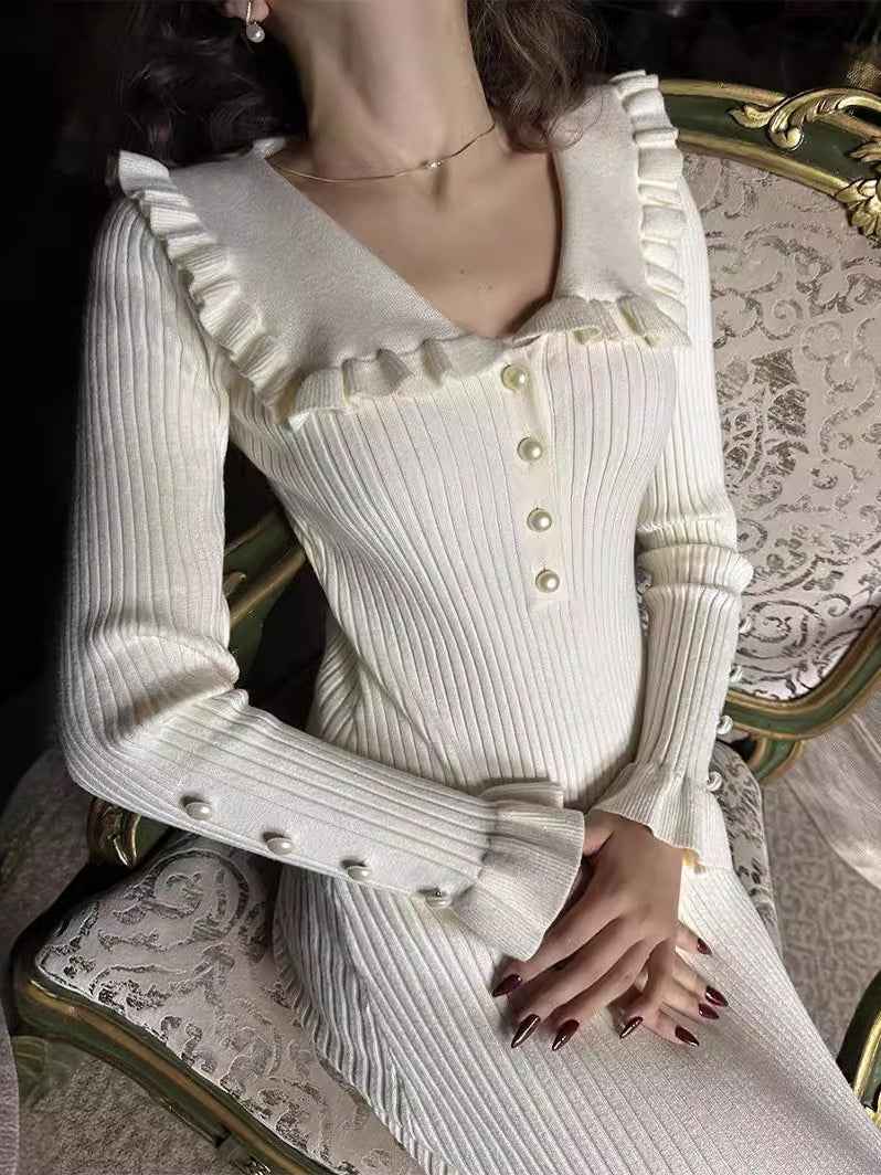 Knielange Strickjacke mit langen Ärmeln und Rüschen für einen eleganten und bequemen Look