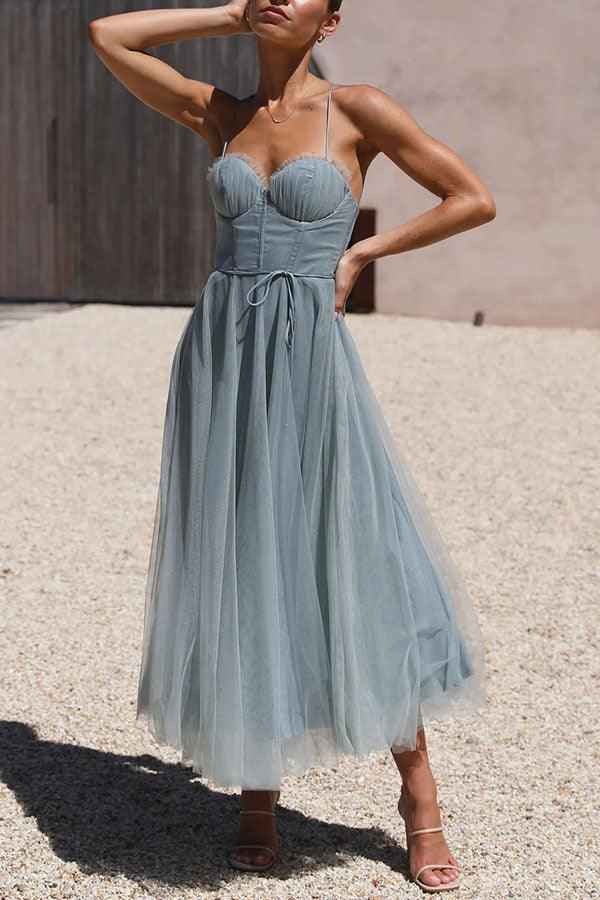Elegantes Maxikleid aus Chiffon mit Trägern für eine moderne Prinzessinnenparty