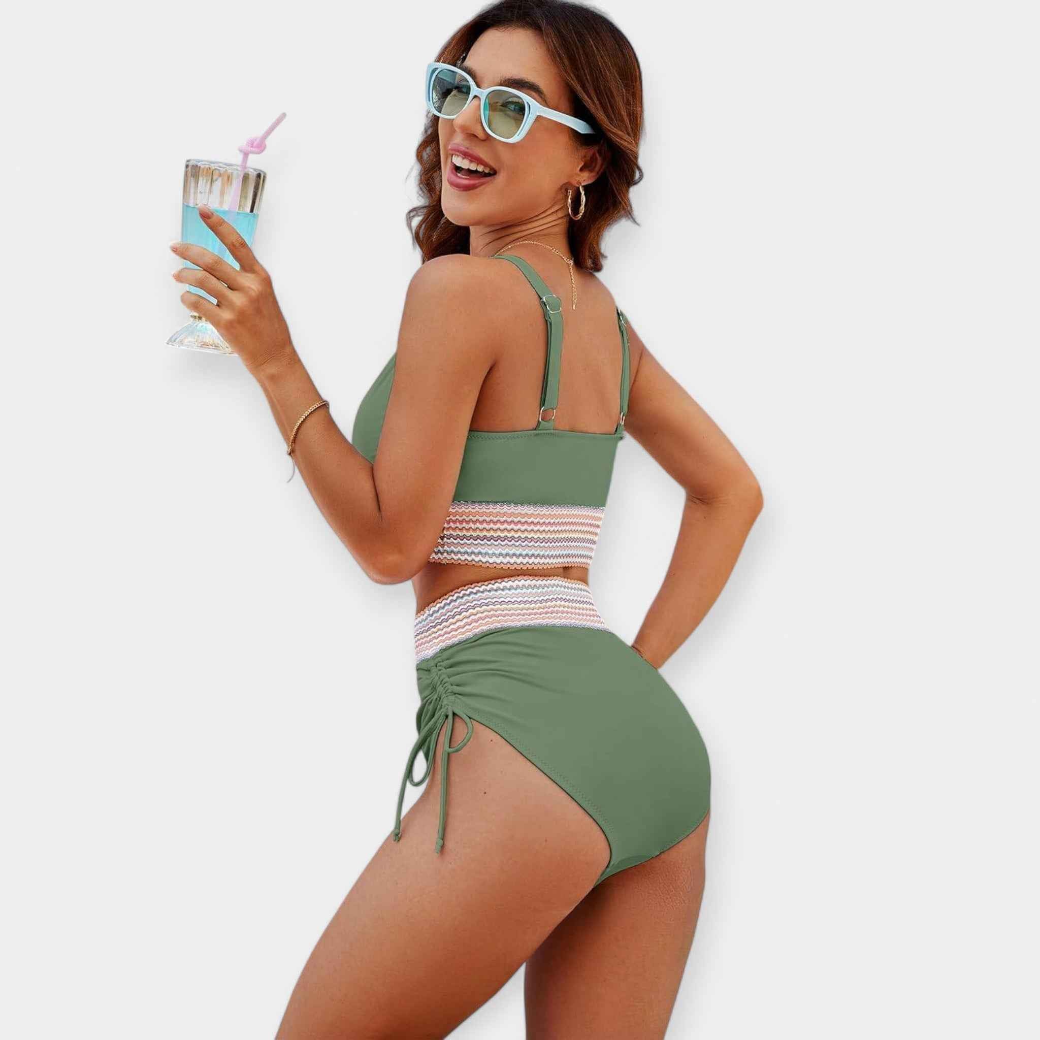 Hochtaillierter Bikini mit Polsterung
