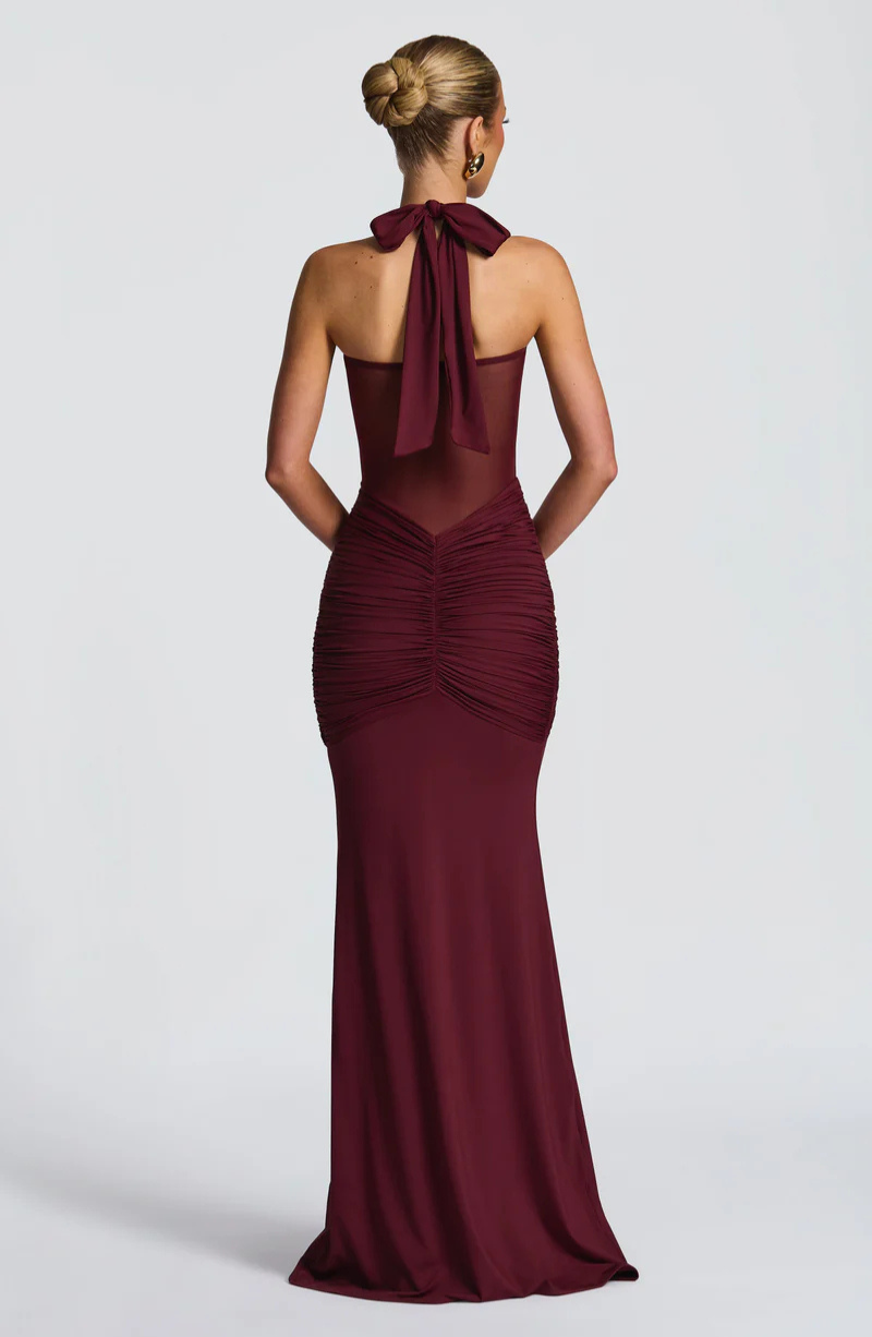Sirenen-Sanduhr-Abendkleid — Betörende Silhouette, Zeitloser Glamour