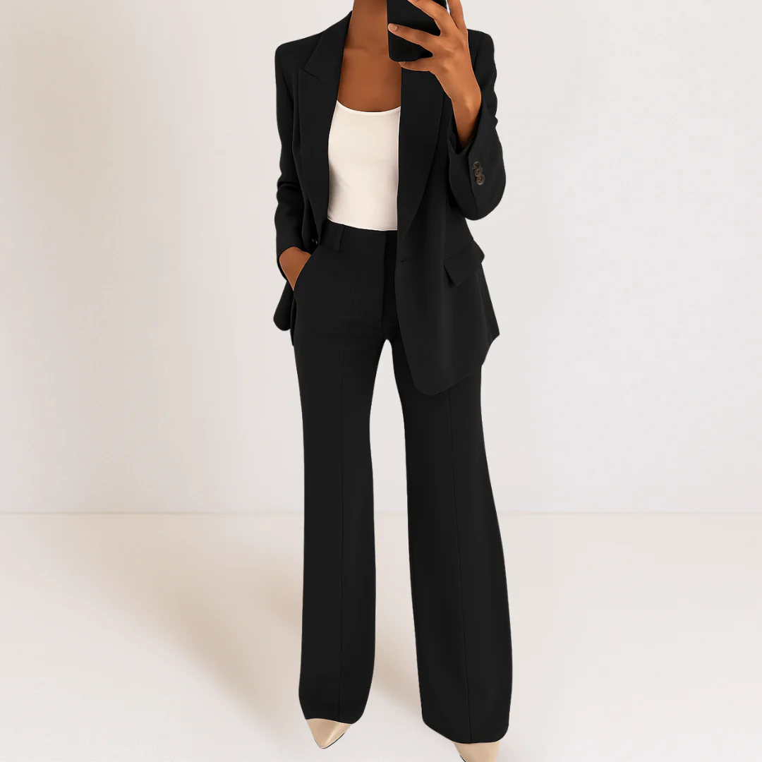 Modekate Kleidung mit eleganter Blazer und kühnen Streifenakzenten
