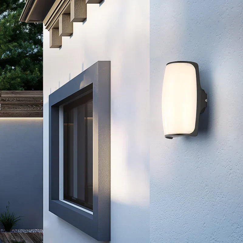 Astyra - Moderne schwarze Außenwandlampe mit LED und IP65 Wasserdichtigkeit