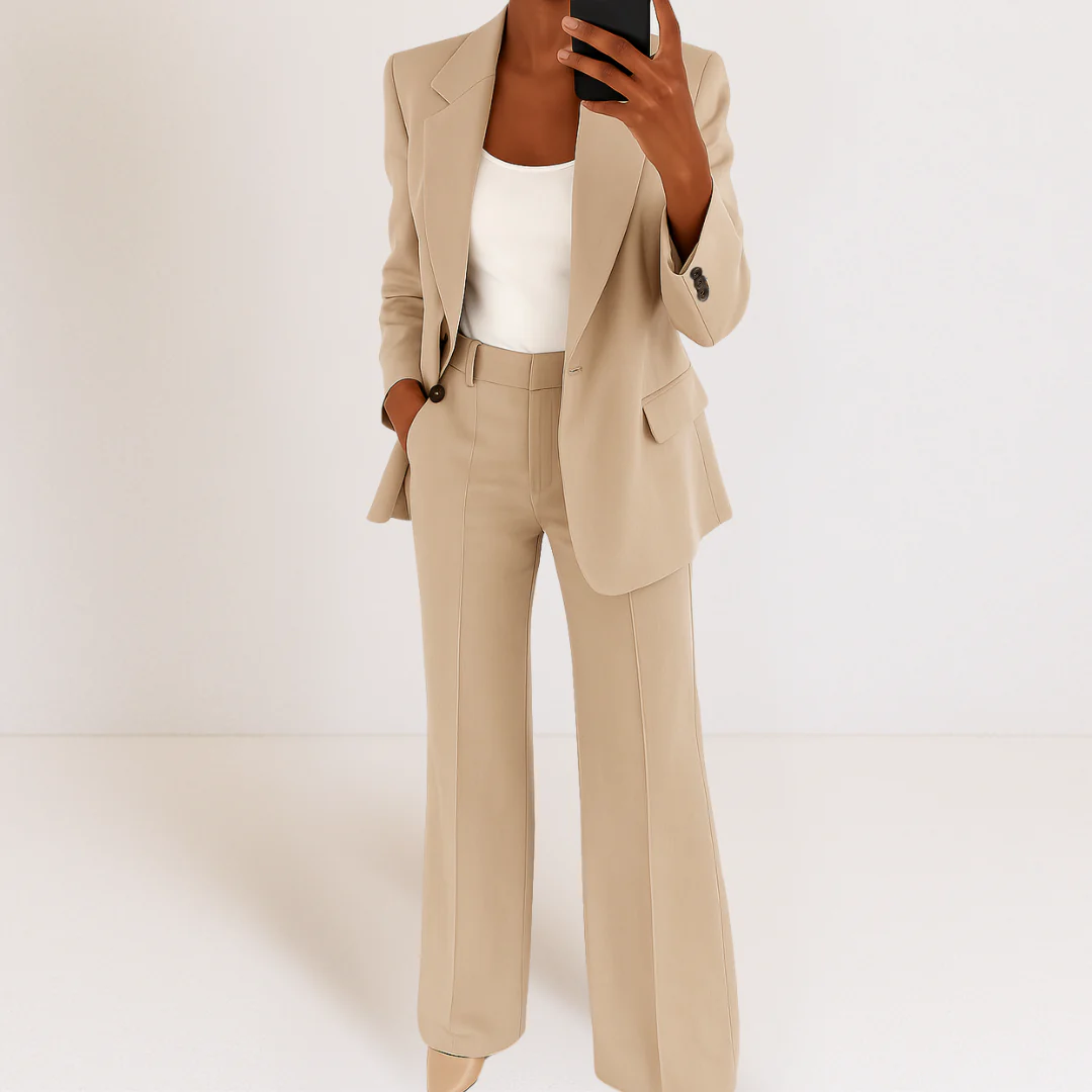 Modekate Kleidung mit eleganter Blazer und kühnen Streifenakzenten