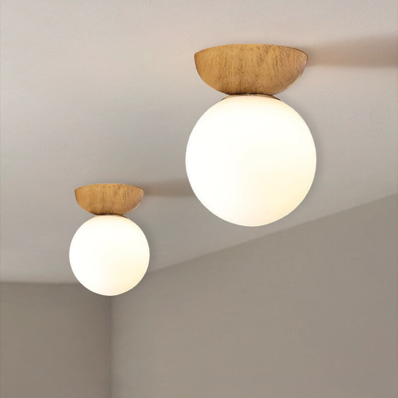 Nordic Orb Deckenlampe - Holzmaserung & Metallakzent