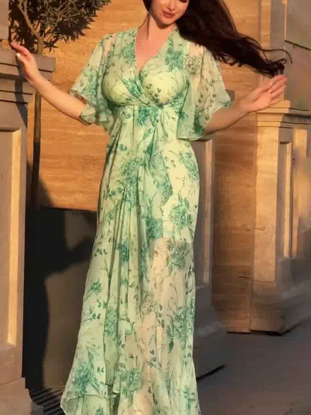 Retro-Print-Kleid mit V-Ausschnitt und Trompetenärmel für einen vintage und eleganten Look