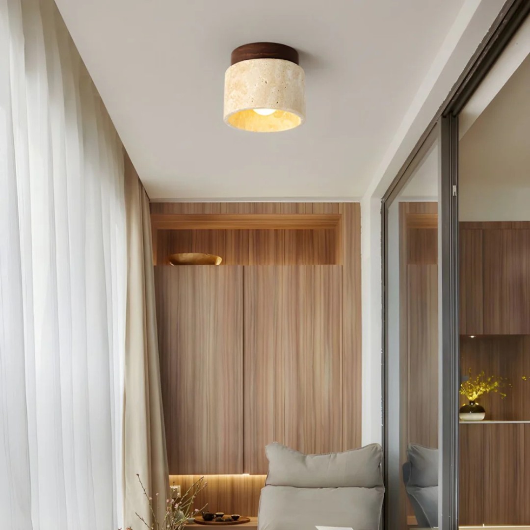 Radia – Elegante zylindrische Travertin plafondlamp met stijlvolle houten accenten voor een warme sfeer