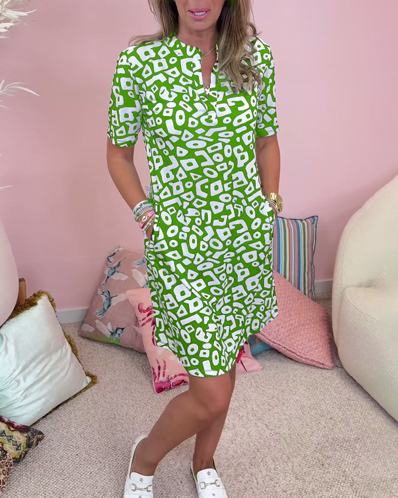 Bequeme und stilvolle Kleid mit V-Achsel und trendy bedruckten Taschen