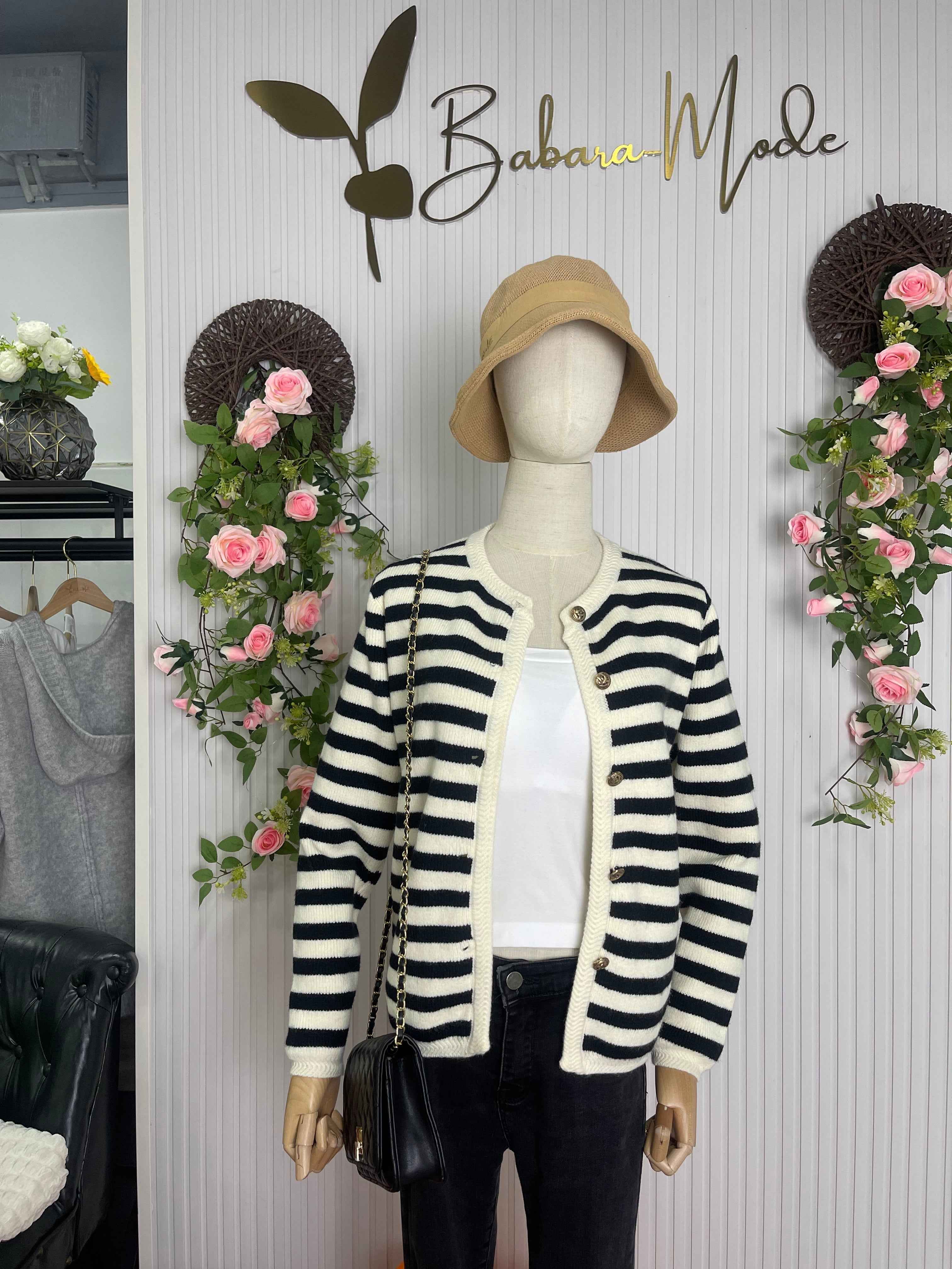 Klassischer gestreifter Strickcardigan