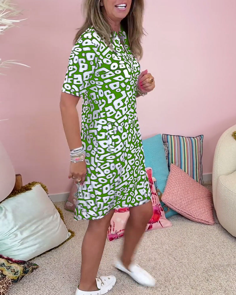 Bequeme und stilvolle Kleid mit V-Achsel und trendy bedruckten Taschen