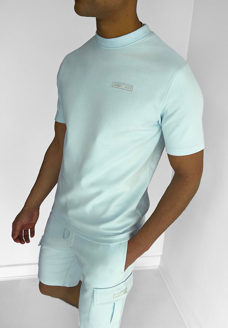 KAI – Lässiges Slim-Fit Ensemble für einen zeitgenössischen Stil