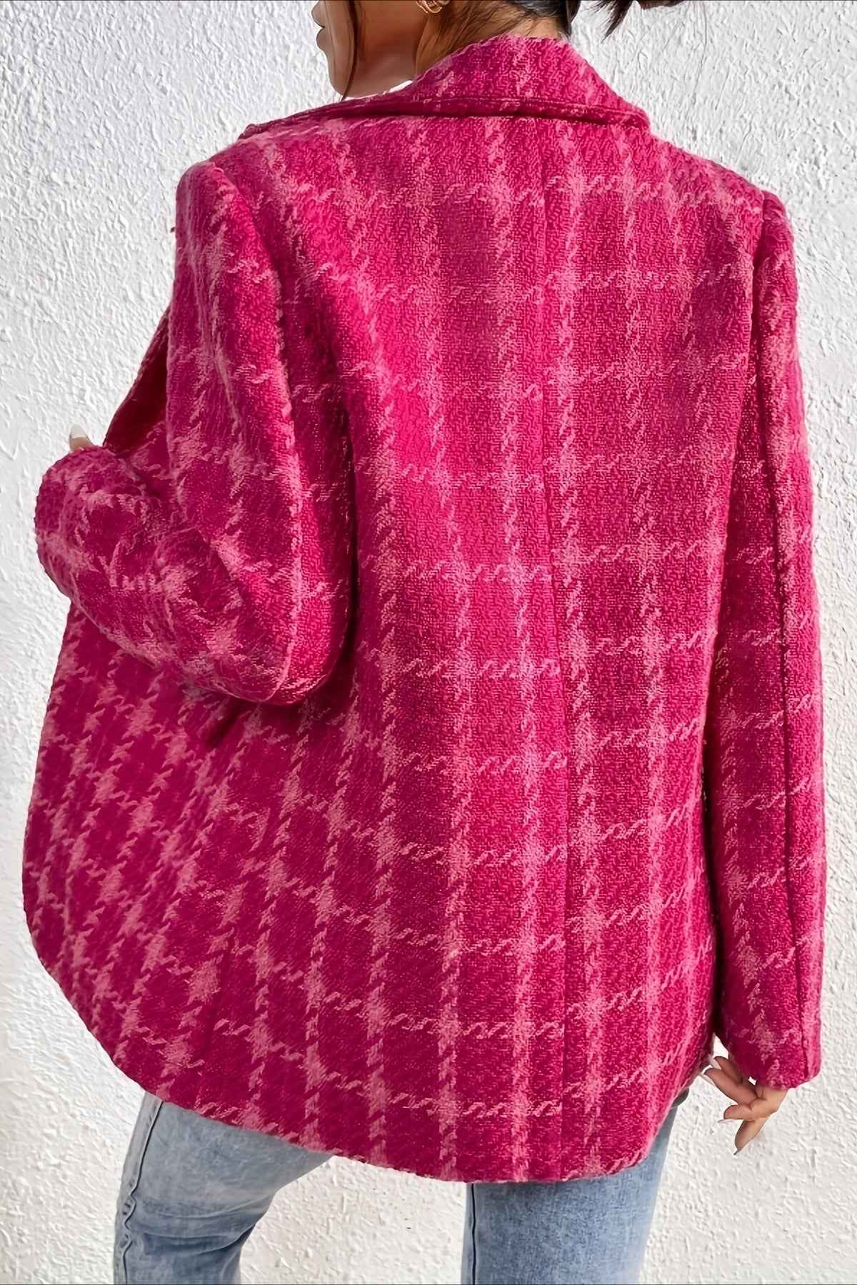 Robuster roter Samtblazer mit stilvollen Karos für einen eleganten Look