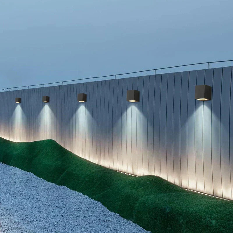 Seralyn Moderne Schwarze Außenwandlampe mit Energiesparender LED-Beleuchtung