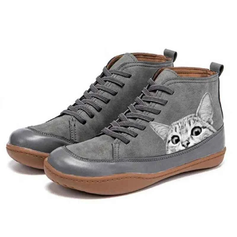Schicke Lederstiefel mit Katzenmotiv