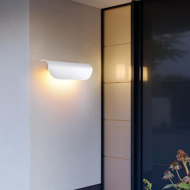 Astoria - Innovative Wasserdichte Gebogene Außenwandleuchte für eine Schlichte und Funktionale Beleuchtung