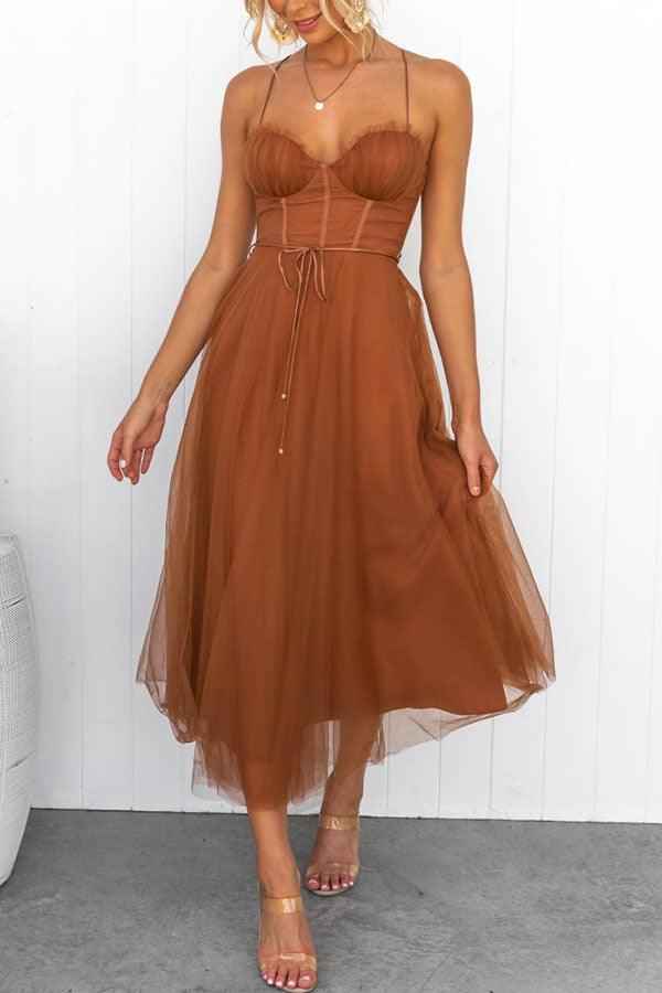 Elegantes Maxikleid aus Chiffon mit Trägern für eine moderne Prinzessinnenparty