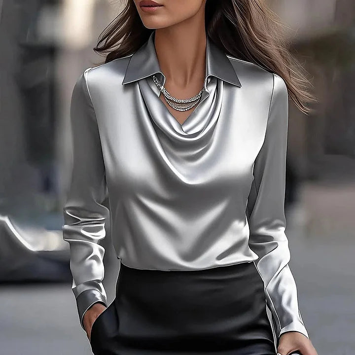 Elegante Satinbluse aus luxuriösem Stoff mit sanftem Dekolleté