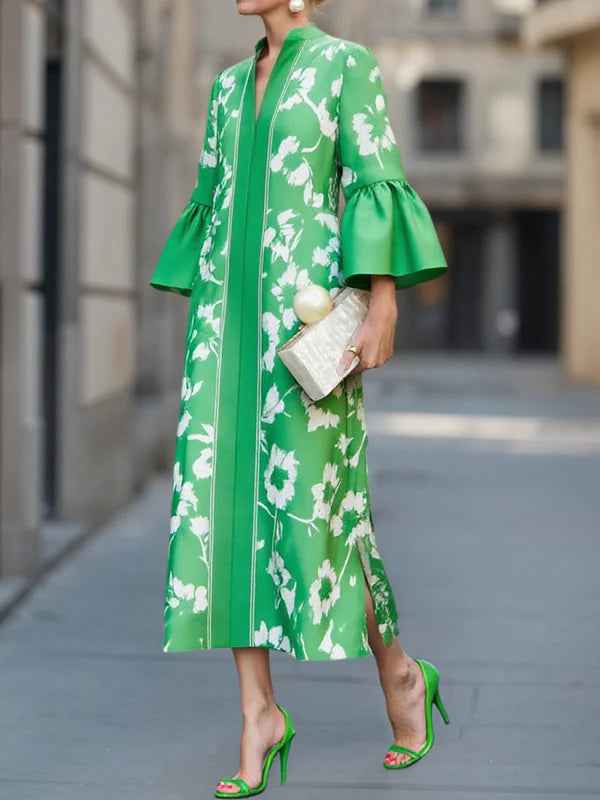 Fließendes langes Blumenmuster-Kleid mit Glockenärmeln und eleganter seitlicher Schlitz