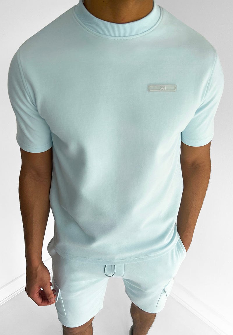 KAI – Lässiges Slim-Fit Ensemble für einen zeitgenössischen Stil