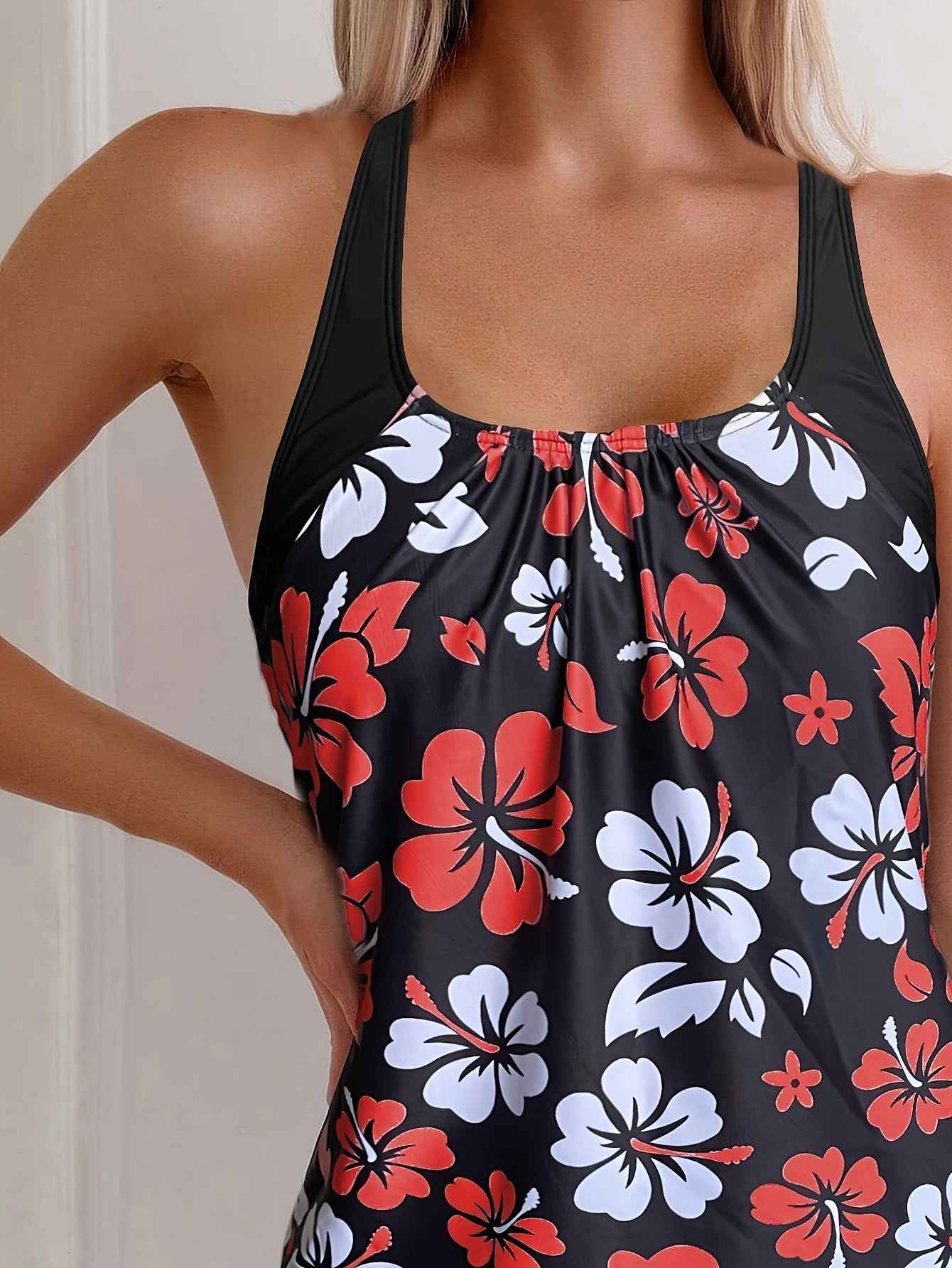 Elena Tankini-Set mit Blumenmuster – Lebhafte, schmeichelhafte Strandbademode