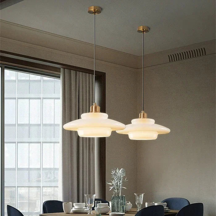 Calistre - Mid-Century Milchglas Pendelleuchte