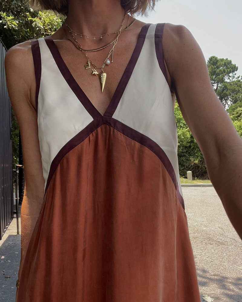 Elegant Chic V-Ausschnitt Kleid mit Kontrastfarben für einen stilvollen Auftritt