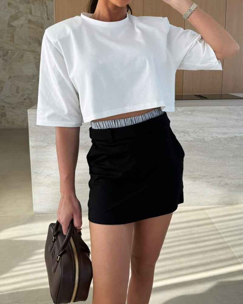 Moderner Zweiteiler: Eleganter Blazer und trendige Shorts