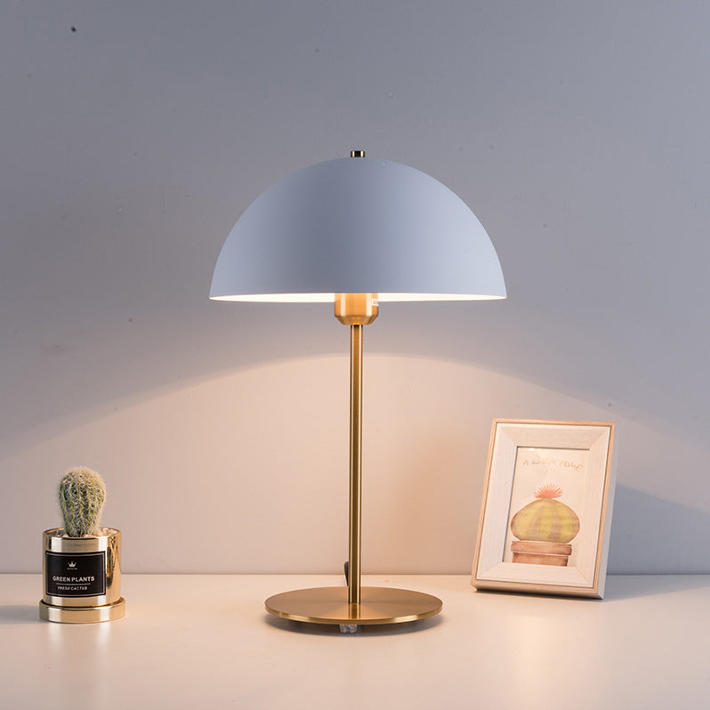 Moderner Nachttischleuchte aus Metall mit Pilzdesign – Elegante Tischlampe