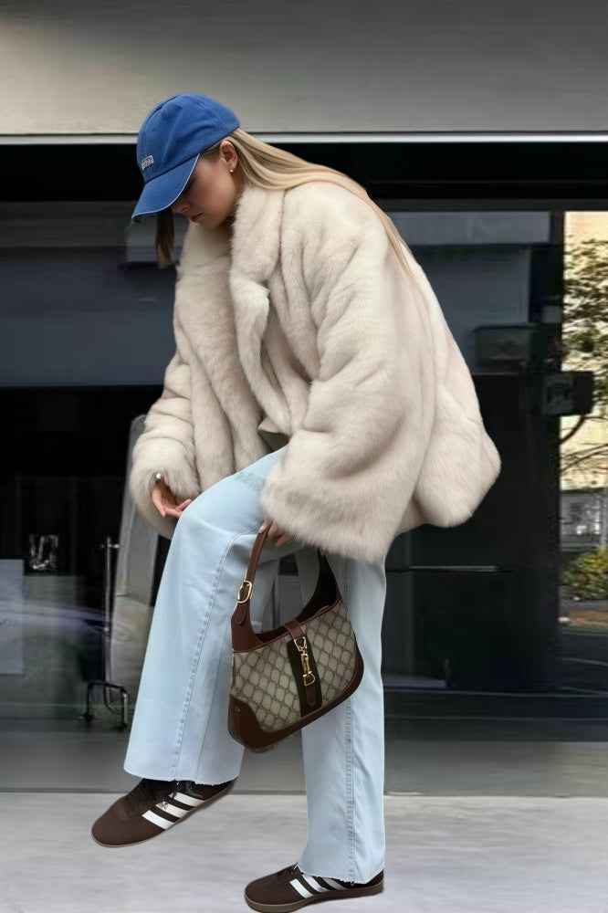 Eleganter Langarm-Fuchspelzmantel