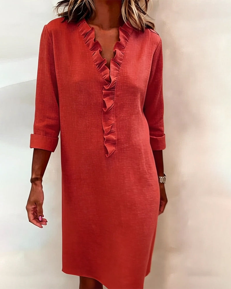 Sommerkleid mit V-Ausschnitt, Rüschen und Leinen-Baumwolle