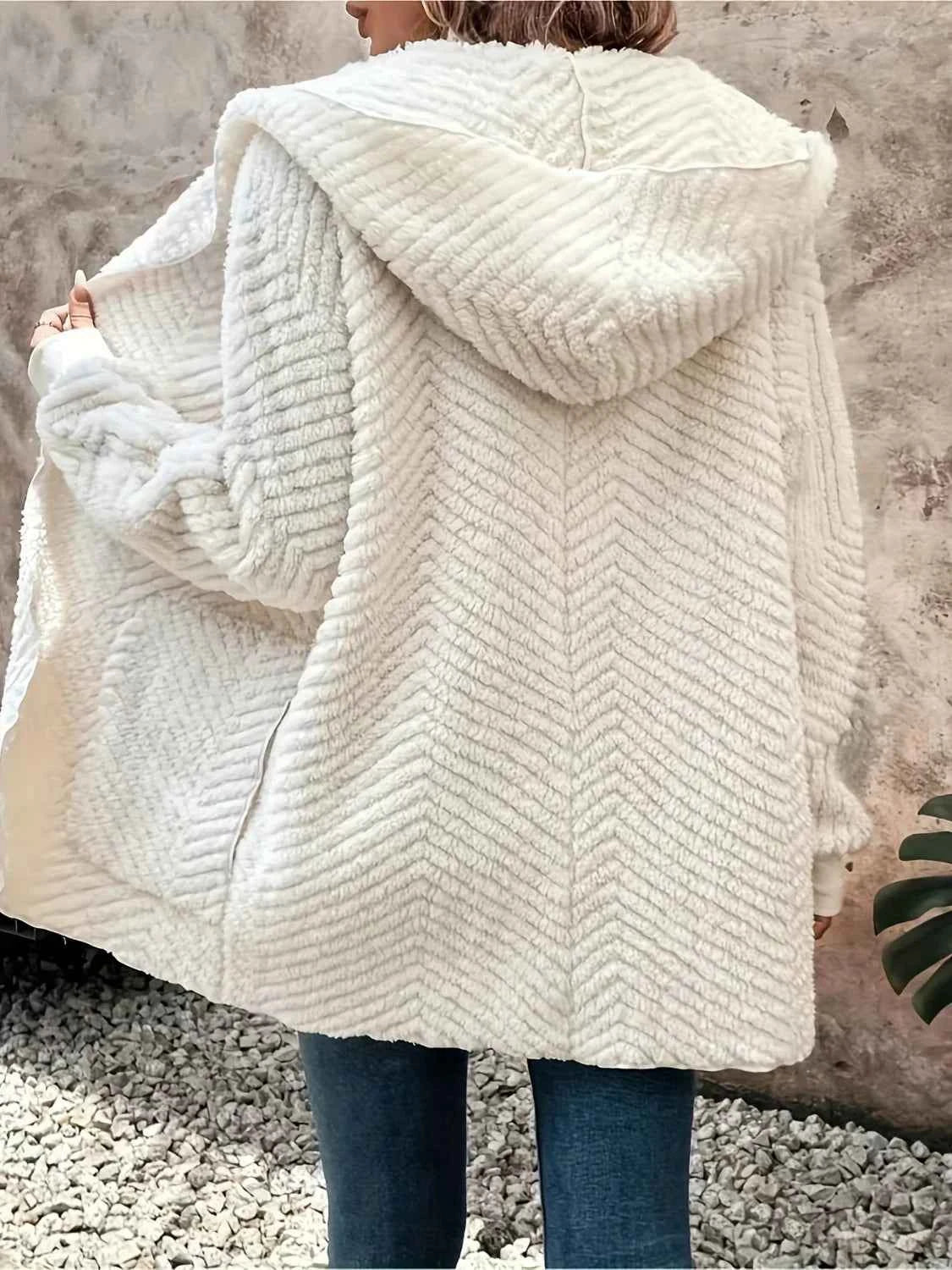 Kuscheliger Kapuzen-Cardigan mit offener Front und langen Ärmeln aus flauschigem Material