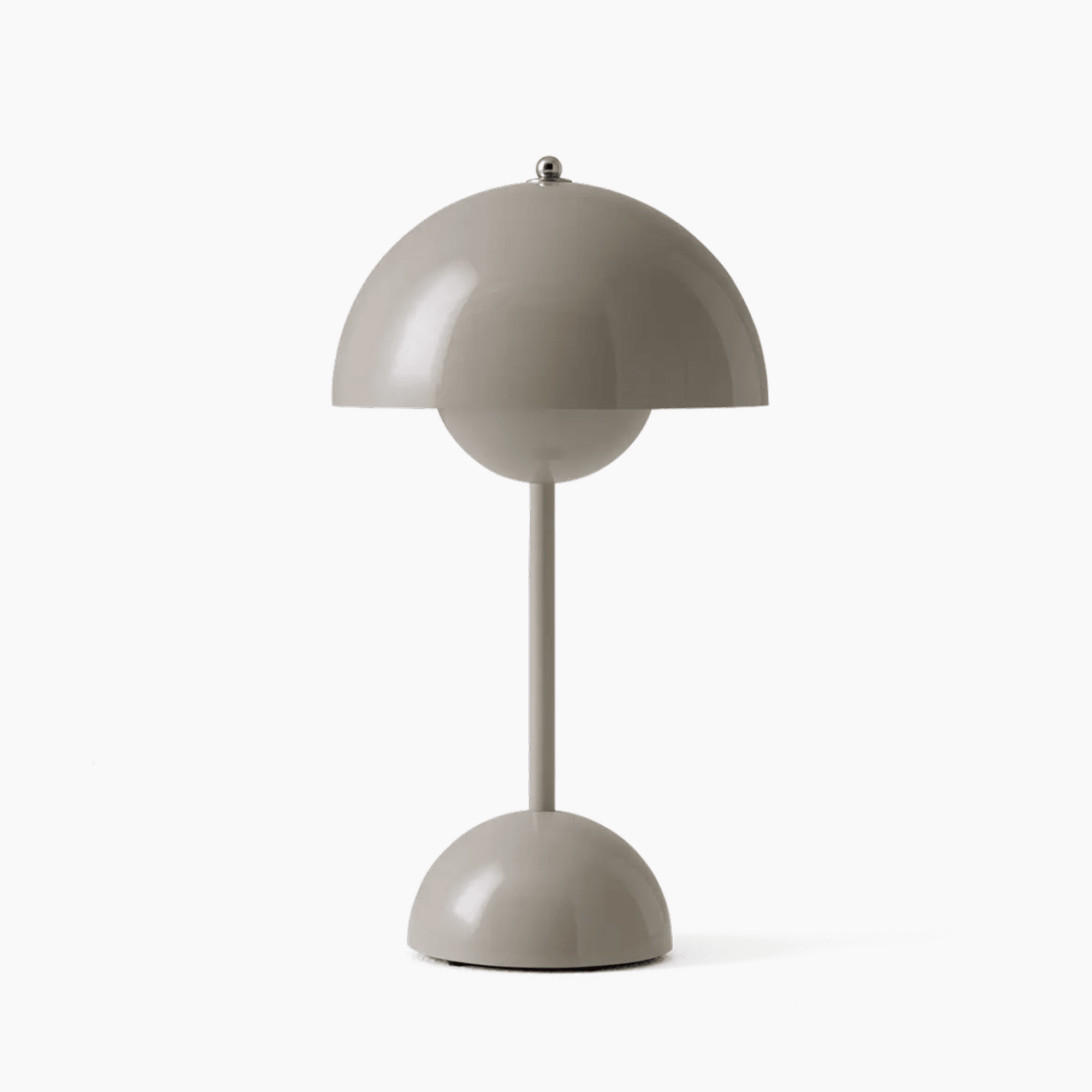 Moderne LED-Tischlampe mit skandinavischer verstellbarer Beleuchtung für eine elegante Atmosphäre