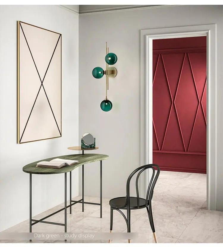 Nordiva - Elegante moderne Wandleuchte mit transparentem und grünem Glas-Schirm