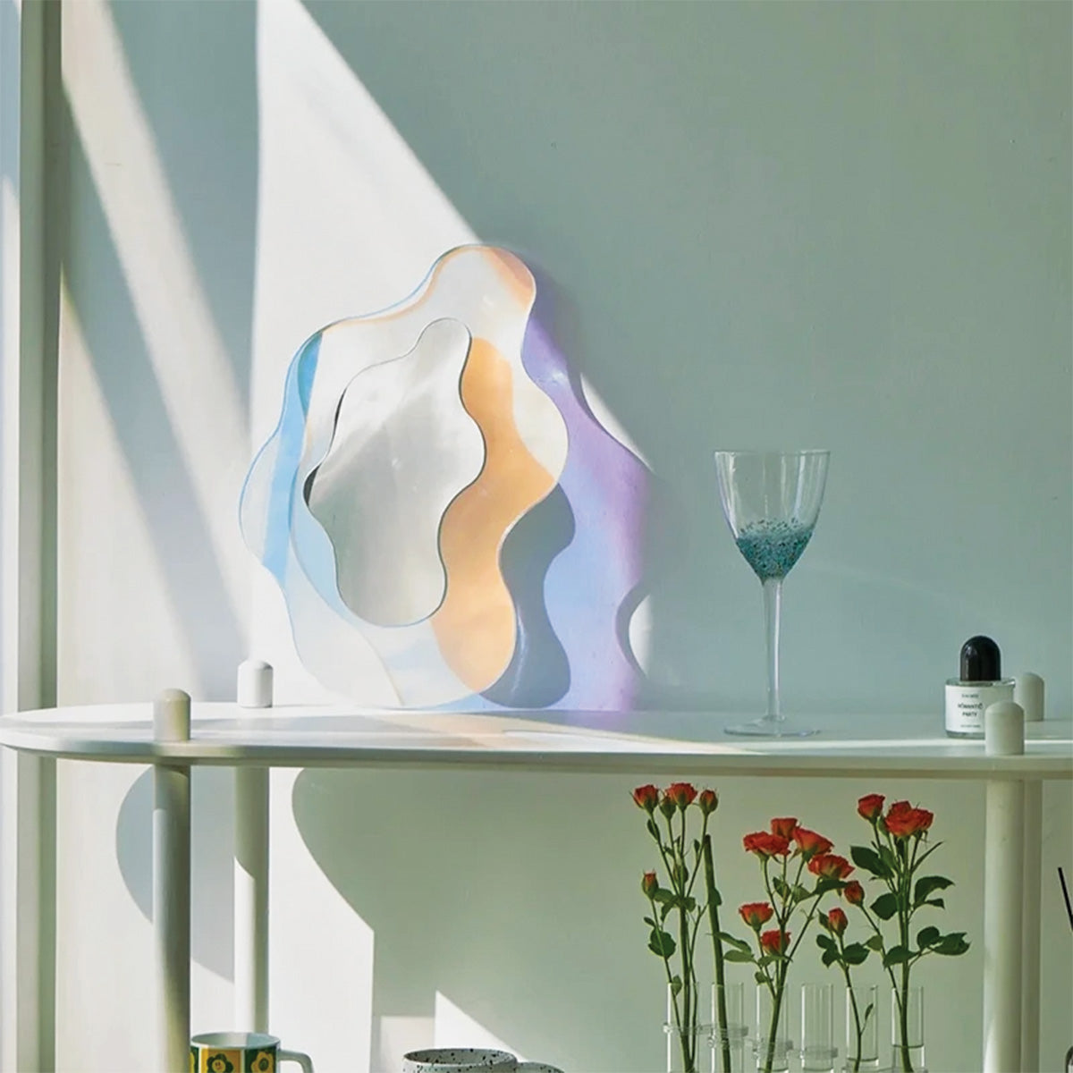 -wellenförmiger Astro-Spiegel – elegantes und geschwungenes Design für moderne und stilvolle Dekoration
