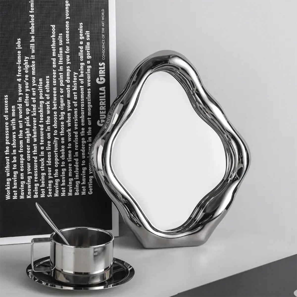 Aura-Tischspiegel – Eleganz und Praktikabilität für WC und Make-up