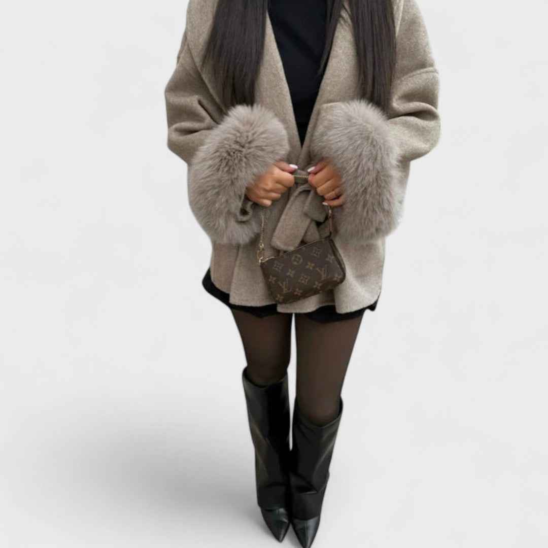 Catriona – Luxuriöser Wollmantel mit plüschigen Kunstfell-Details