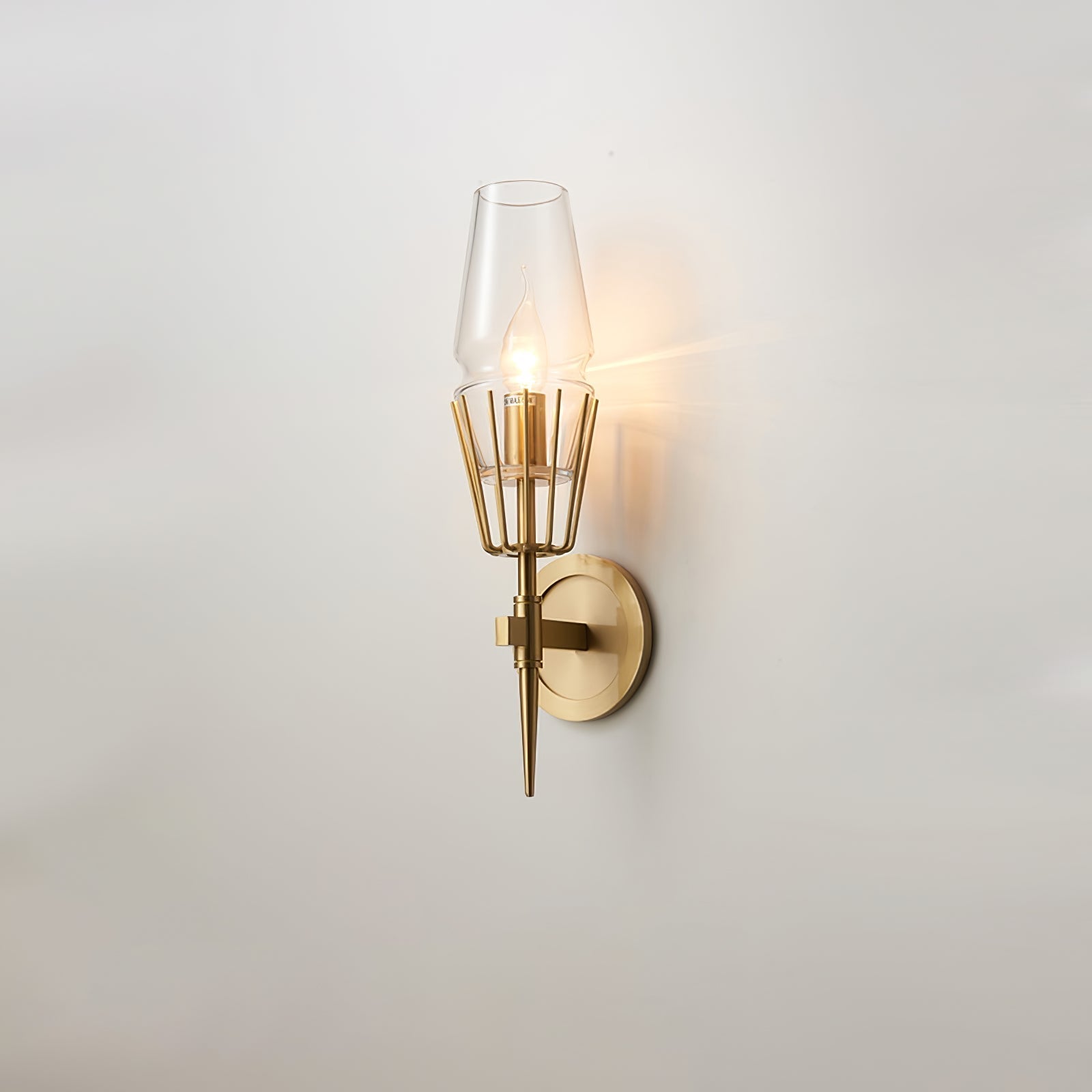 Orelia - Vintage Schlossstil LED-Wandlampe aus Kupfer und Glas für eine bezaubernde Atmosphäre