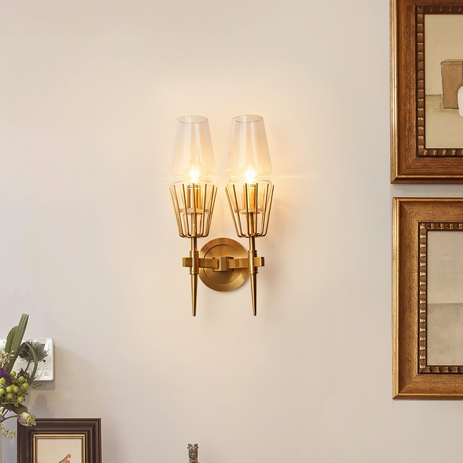 Orelia - Vintage Schlossstil LED-Wandlampe aus Kupfer und Glas für eine bezaubernde Atmosphäre