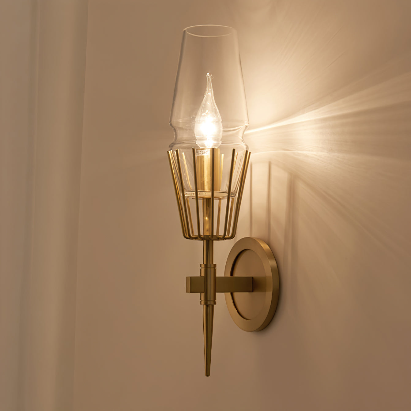 Orelia - Vintage Schlossstil LED-Wandlampe aus Kupfer und Glas für eine bezaubernde Atmosphäre