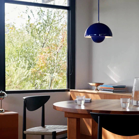 Elegante Deckenlampe - Natürliche Beleuchtung für einen raffinierten Innenraum