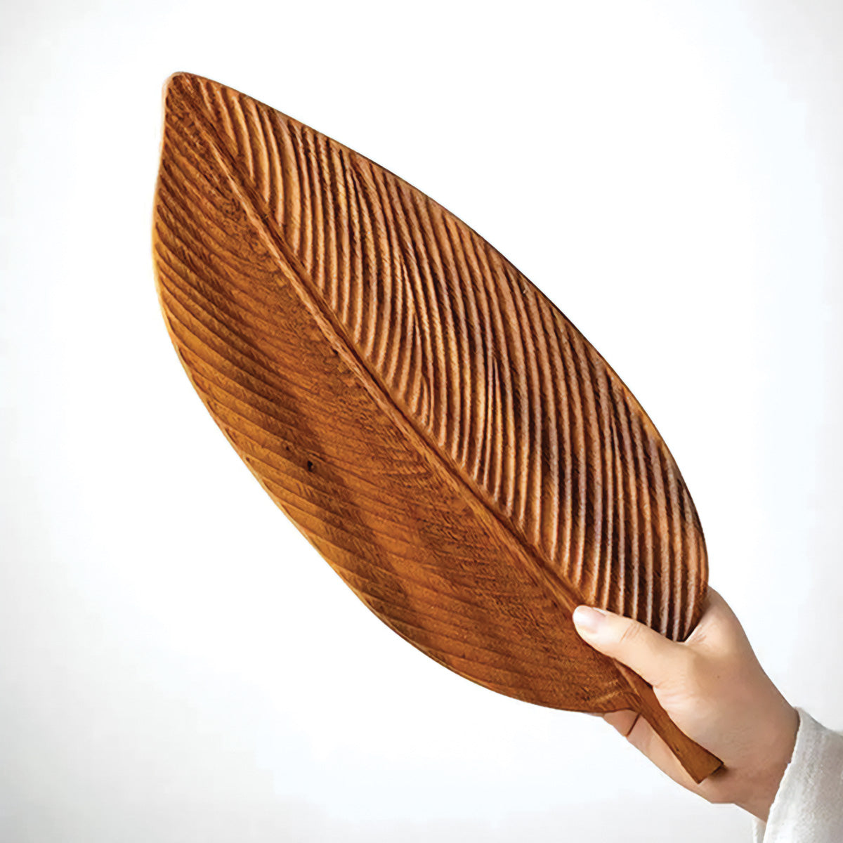Dunkel Nussbaum N-Form mit Blattmuster | Elegantes Servierbrett aus Naturholz