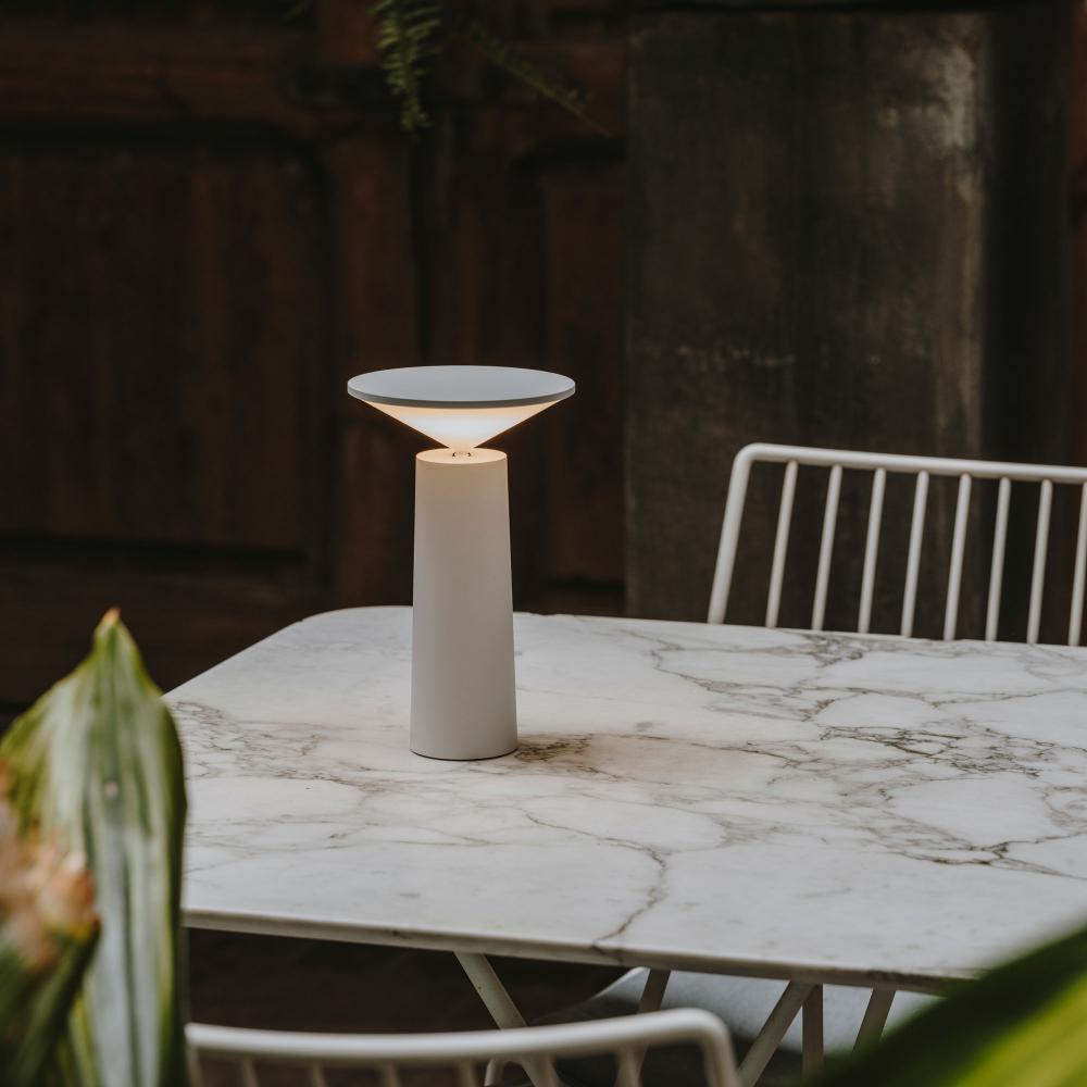 Dimmbare Tischlampe für modernes Wohnen 8