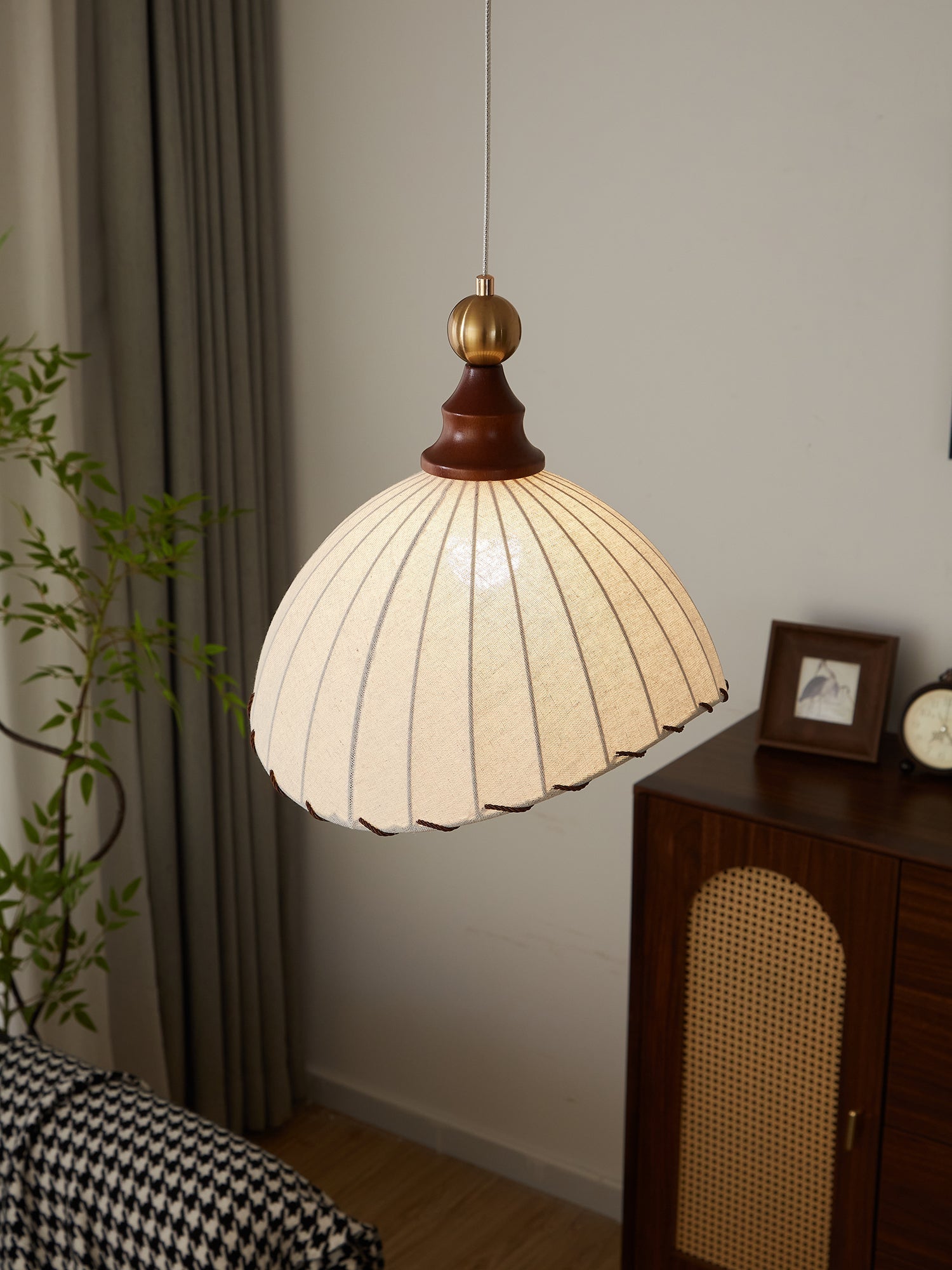 Velona – Schicke und elegante moderne Stoff-Hängeleuchte