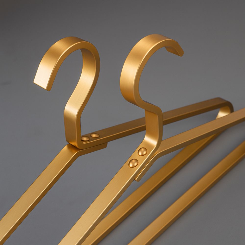 Elegant Men's Hangers in Aluminum – Anti-Slip & Space-Saving Set (4 Pcs.)
