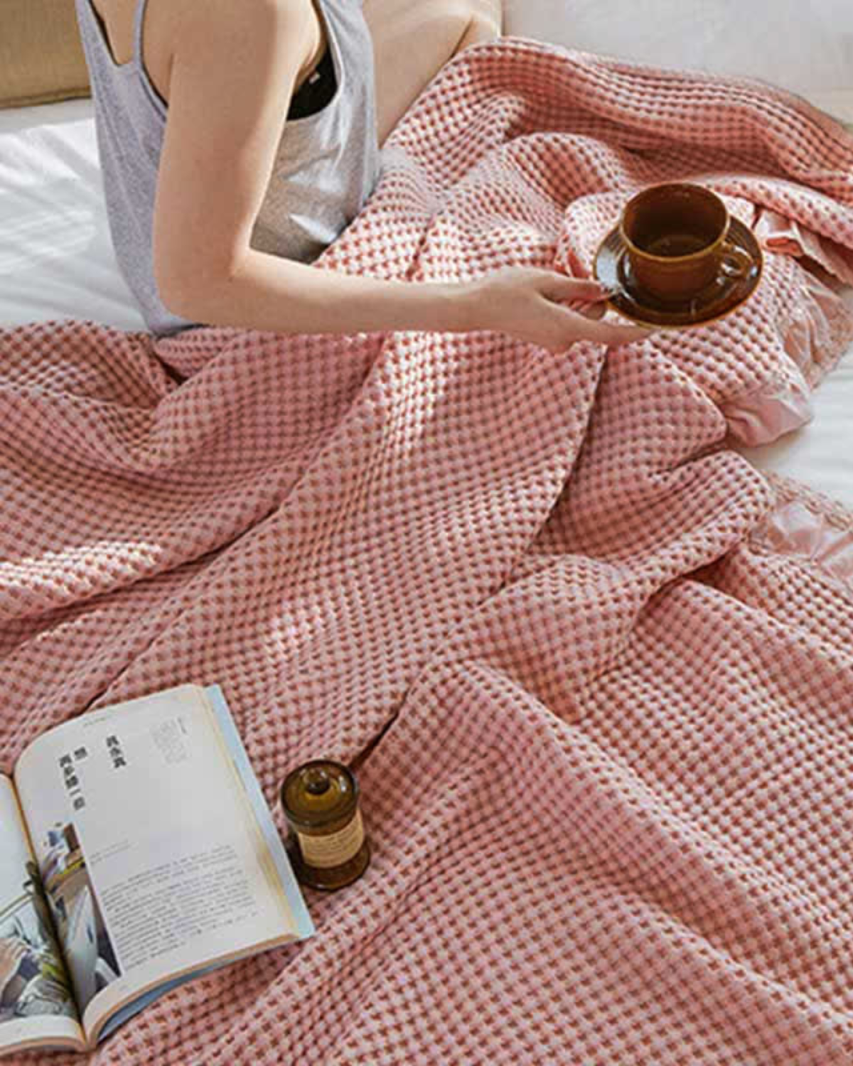 Elegante Kuscheldecke mit Rüschensaum