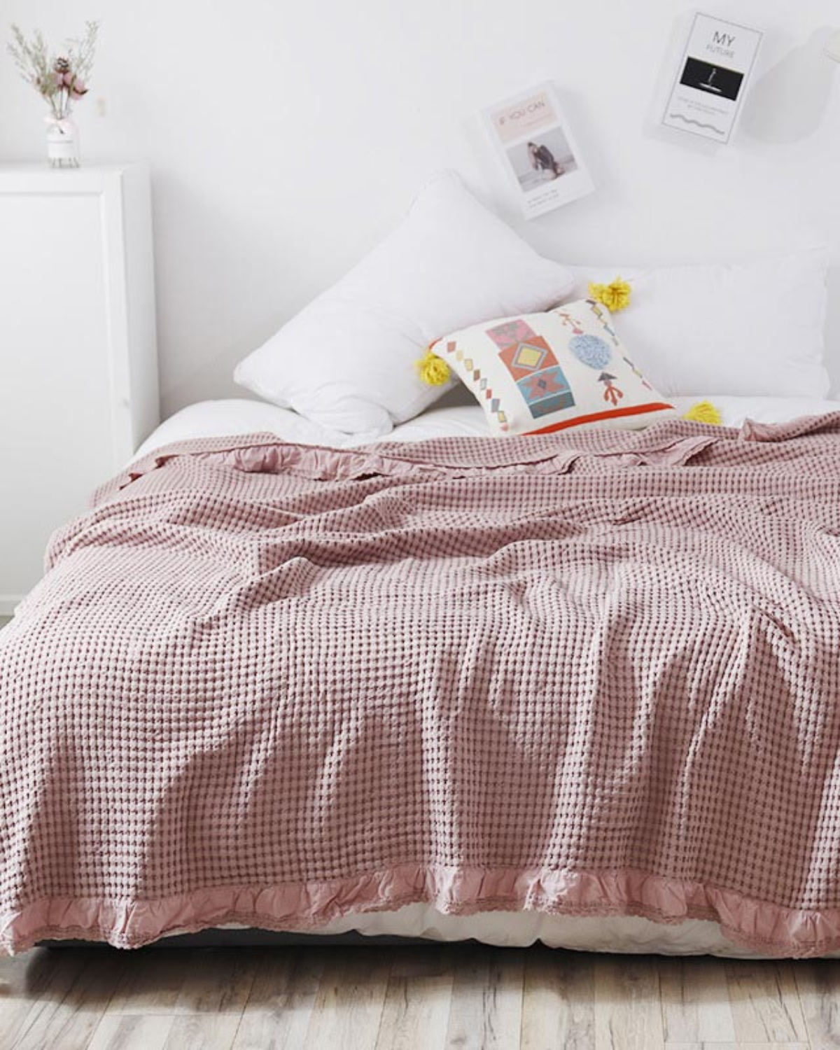 Elegante Kuscheldecke mit Rüschensaum
