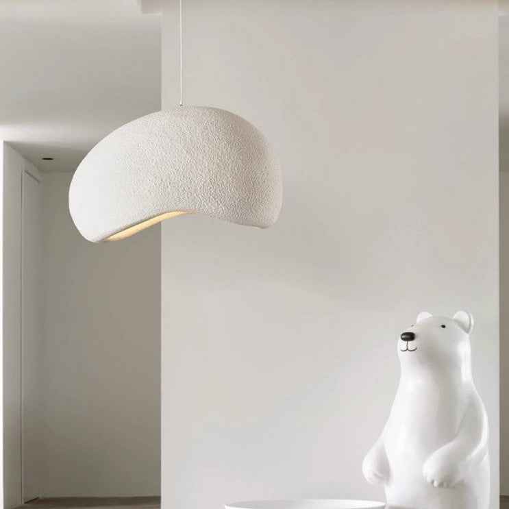 Elegante Pendellampe aus Resin und Metall