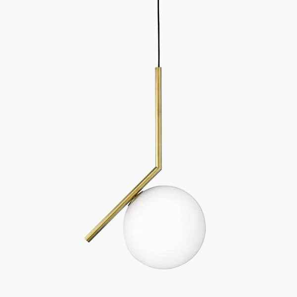 Elegante Pendelleuchte mit Opalglas